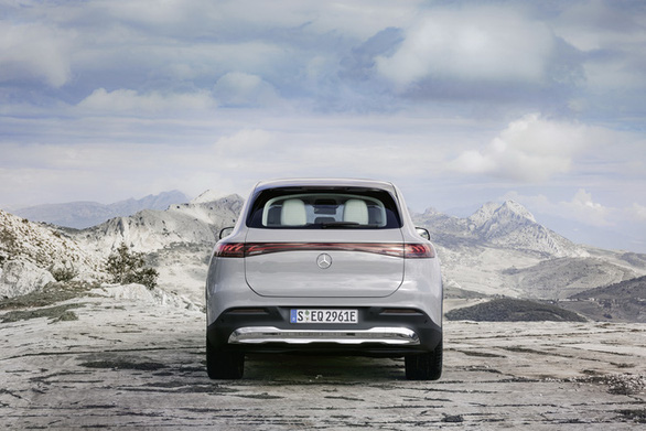 Xe điện Mercedes-Benz EQS SUV ra mắt: Ngập tràn công nghệ - Ảnh 3.