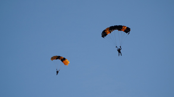 The US Congress had to evacuate because of the parachute performance - Photo 1.