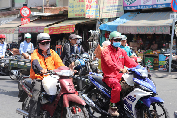 Tia cực tím tại TP.HCM, Nam Bộ và Trung Bộ ở mức nguy hiểm, cần hạn chế tiếp xúc - Ảnh 1.