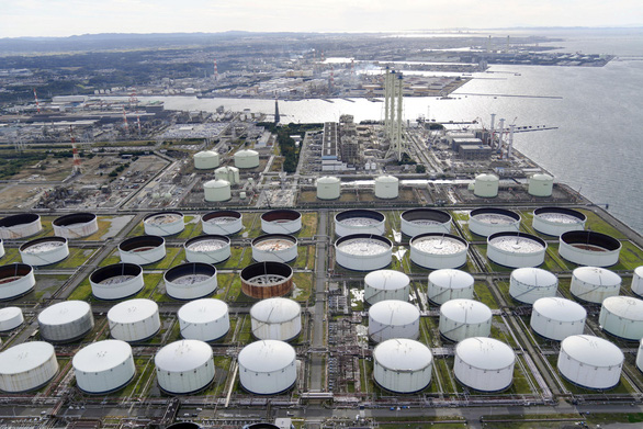 Nhật Bản bán đấu giá 4,8 triệu thùng dầu dự trữ - Ảnh 1.