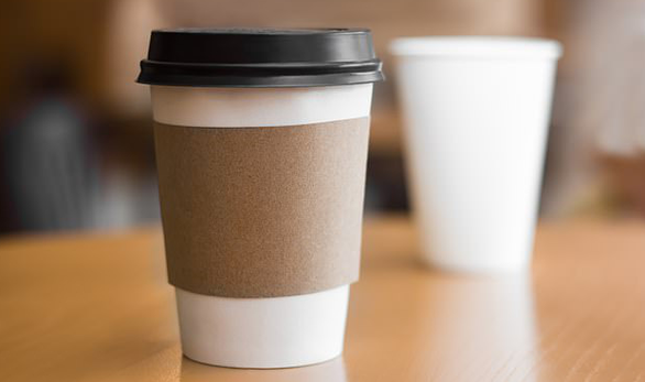 Drinking coffee with a disposable cup: A sip of coffee contains billions of microscopic plastic particles - Photo 1.