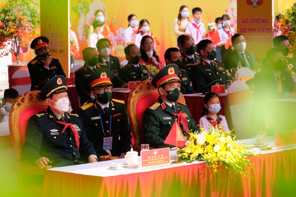 Bộ trưởng Bộ Quốc phòng Trung Quốc thăm, tặng quà học sinh vùng biên giới Việt Nam - Ảnh 3.