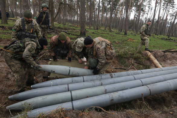 QUICK READING April 23: Every time an artillery shell explodes, it's like an earthquake - Photo 7.