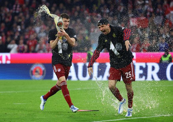 Bayern lần thứ 10 liên tiếp vô địch Bundesliga - Ảnh 2.