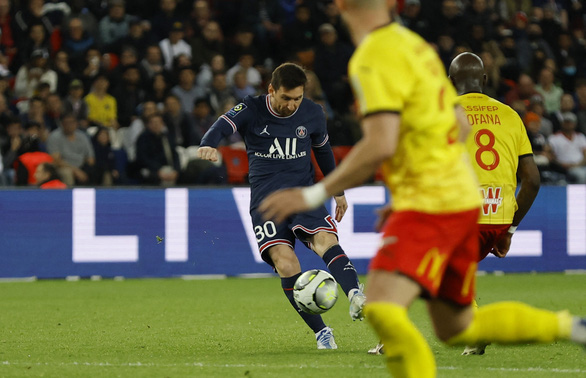 Messi ghi bàn thắng đẹp, PSG vô địch Ligue 1 trước 4 vòng đấu - Ảnh 2.