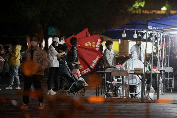 COVID-19 spreads invisibly in Beijing, Shanghai adds 39 more deaths - Photo 1.