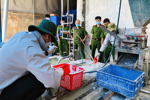 Phát hiện hơn 42 tấn chất thải nguy hại từ xí nghiệp của bóng đèn Điện Quang - Ảnh 1.