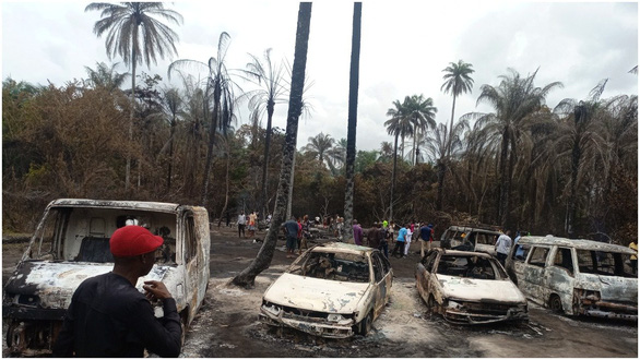 Explosion of oil refinery in Nigeria, more than 100 people died - Photo 1.