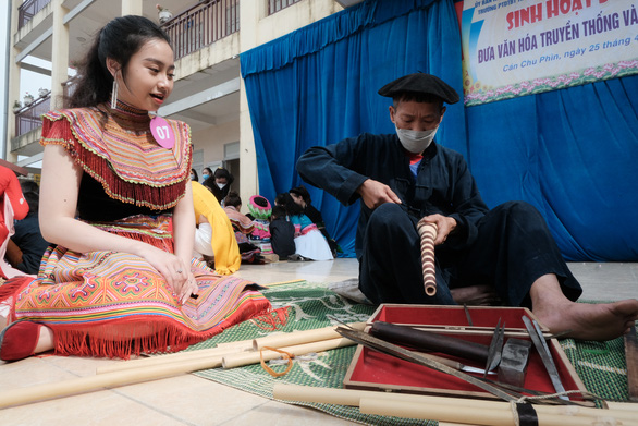 Mong du khách đến Hà Giang không cho tiền trẻ nhỏ - Ảnh 3.