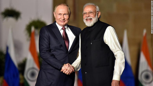 Why is India both buying cheap oil from Russia and making good friends with the US?  - Photo 1.