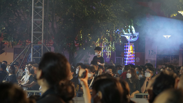 Rock Việt cùng khán giả Nối vòng tay lớn tại phố đi bộ Nguyễn Huệ - Ảnh 2.