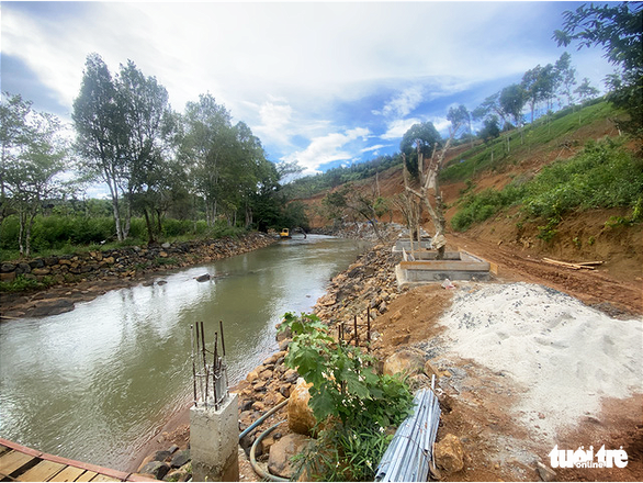 Thác đẹp bị băm nát mới đề nghị quy hoạch làm điểm du lịch - Ảnh 2. Thác đẹp bị băm nát mới đề nghị quy hoạch làm điểm du lịch - Ảnh 2.