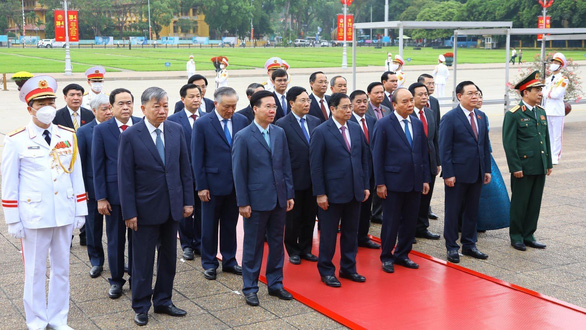 Lãnh đạo Đảng, Nhà nước vào lăng viếng Chủ tịch Hồ Chí Minh - Ảnh 3.