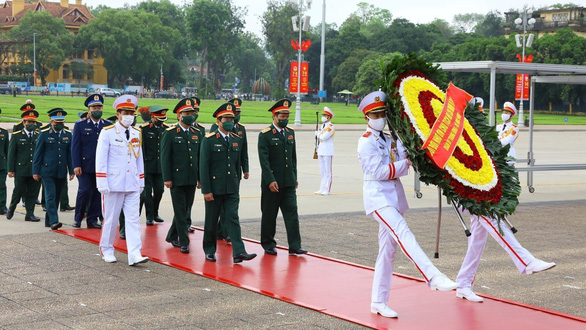 Lãnh đạo Đảng, Nhà nước vào lăng viếng Chủ tịch Hồ Chí Minh - Ảnh 4.