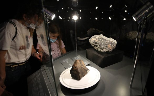 Did humanity survive from a meteorite that fell to Earth?  - Photo 1.