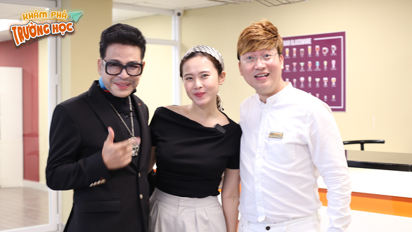 MC Thanh Bạch, ca sĩ Sỹ Luân xuất hiện trong Khám phá trường học tại HUTECH - Ảnh 1.