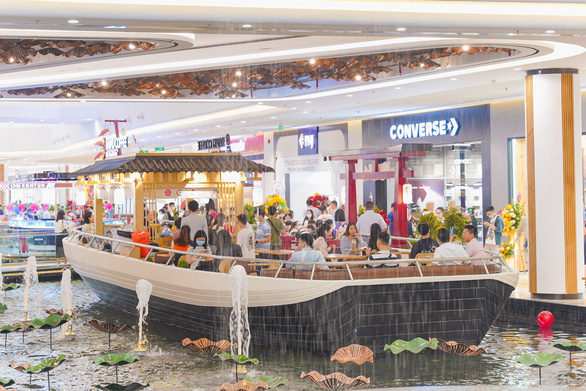 Khai trương TTTM Vincom Mega Mall Smart City - Ảnh 4.