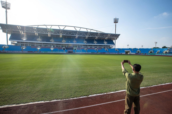 Bắn pháo hoa khai mạc SEA Games 31 trên sân Mỹ Đình - Ảnh 1.