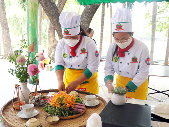 Hàng trăm học sinh TP.HCM tranh tài đứng bếp các món Âu, Á - Ảnh 6.