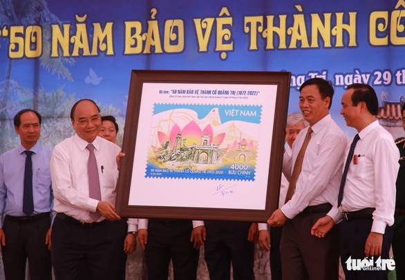 Chủ tịch nước dâng hương tưởng niệm anh hùng liệt sĩ Thành cổ Quảng Trị - Ảnh 2.