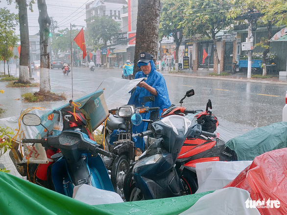 Miền Tây bất ngờ xuất hiện mưa lớn sau những ngày nắng gắt - Ảnh 1.