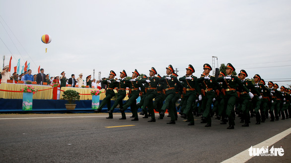 Chủ tịch nước dự lễ thượng cờ thống nhất non sông bên cầu Hiền Lương - Ảnh 3.
