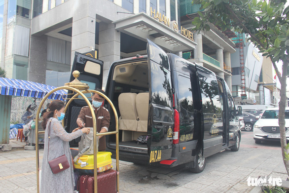 Khách sạn ven biển Đà Nẵng kín phòng do… nhiều khách sạn chưa mở lại - Ảnh 5.