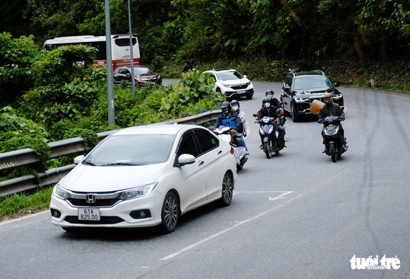 Trời mát, đường thông, du khách lai rai đến Đà Lạt - Ảnh 5. Trời mát, đường thông, du khách lai rai đến Đà Lạt - Ảnh 5.