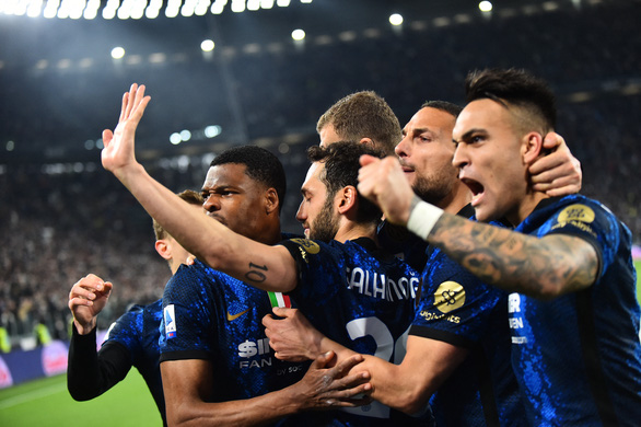 Hạ chủ nhà Juve, Inter Milan bám đuổi AC Milan trong cuộc đua vô địch - Ảnh 1.