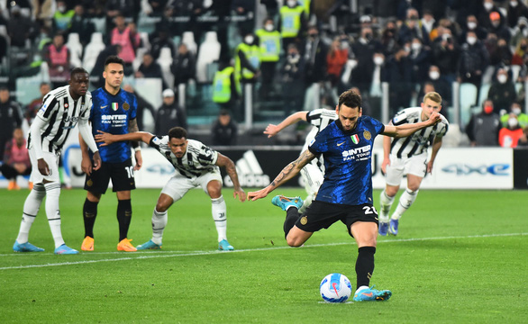 Hạ chủ nhà Juve, Inter Milan bám đuổi AC Milan trong cuộc đua vô địch - Ảnh 2.