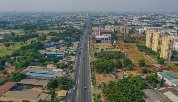 Bình Dương mở rộng quốc lộ 13 lên 8 làn xe, đoạn qua TP.HCM vẫn phải chờ  - Ảnh 1.