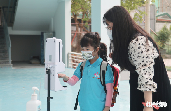 Giáo viên Nghệ An vui mừng đón trẻ đến trường - Ảnh 3. Giáo viên Nghệ An vui mừng đón trẻ đến trường - Ảnh 3.