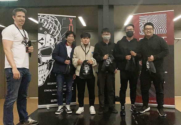 Sinh viên ĐH Duy Tân giành giải Ba Cuộc thi Insomnihack CTF Finals ở Thụy Sĩ - Ảnh 1.