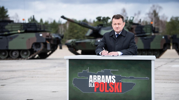 Ba Lan ký thỏa thuận mua 250 xe tăng của Mỹ - Ảnh 1.