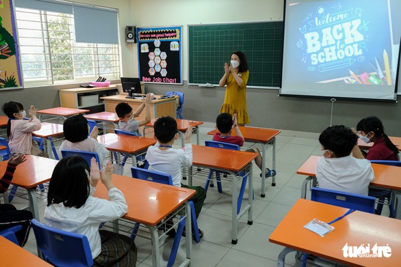 Hà Nội: Học sinh lớp 1 lần đầu được đến trường - Ảnh 6. Hà Nội: Học sinh lớp 1 lần đầu được đến trường - Ảnh 6.