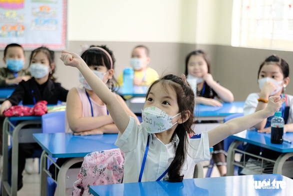Hà Nội: Học sinh lớp 1 lần đầu được đến trường - Ảnh 9. Hà Nội: Học sinh lớp 1 lần đầu được đến trường - Ảnh 9.