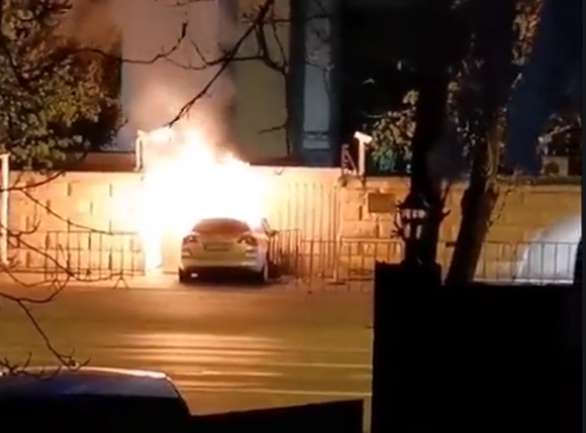 Đại sứ quán Nga tại Romania bị đâm xe, tài xế thiệt mạng - Ảnh 1.