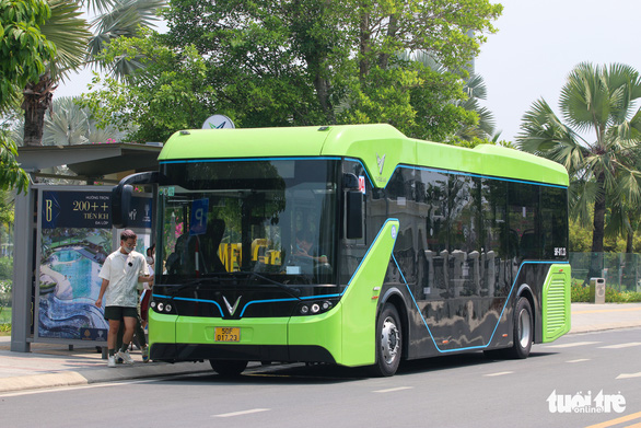 TP.HCM: Xe buýt điện phục vụ gần 40.000 khách trong tháng đầu tiên - Ảnh 1.