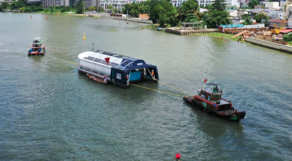 Bàn giao hệ thống thu gom rác tự động trên sông đầu tiên tại Việt Nam - Ảnh 2.