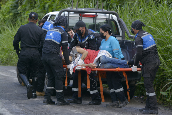Bạo loạn rùng rợn trong tù ở Ecuador: 43 người chết, hơn 100 tù nhân trốn trại - Ảnh 1.