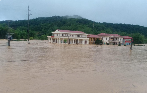 Lạng Sơn, Bắc Kạn mưa lớn, nhiều nhà dân ngập tới nóc - Ảnh 2.