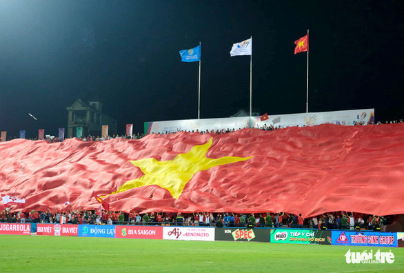 Sân Việt Trì sẽ được phủ kín bởi 3.000 lá quốc kỳ trong trận U23 Việt Nam - U23 Myanmar - Ảnh 1.