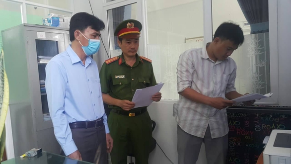Bắt cựu giám đốc CDC Hậu Giang và 2 trưởng khoa do sai phạm liên quan Việt Á - Ảnh 2. Bắt cựu giám đốc CDC Hậu Giang và 2 trưởng khoa do sai phạm liên quan Việt Á - Ảnh 2.