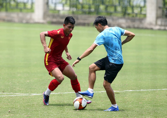 Ông Park nỗ lực rèn các tiền đạo U23 Việt Nam - Ảnh 1.