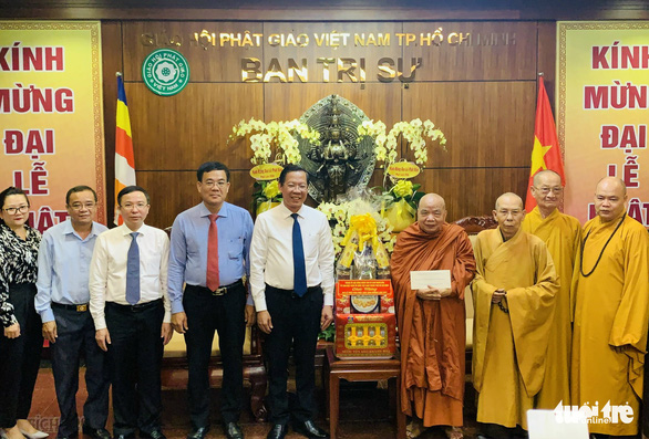 Ông Phan Văn Mãi chúc mừng Đại lễ Phật đản các cơ sở Phật giáo tại TP.HCM - Ảnh 1.