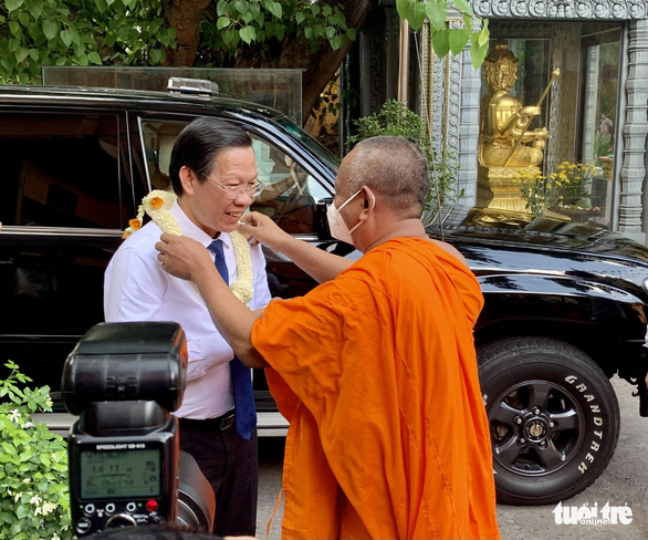 Ông Phan Văn Mãi chúc mừng Đại lễ Phật đản các cơ sở Phật giáo tại TP.HCM - Ảnh 3.