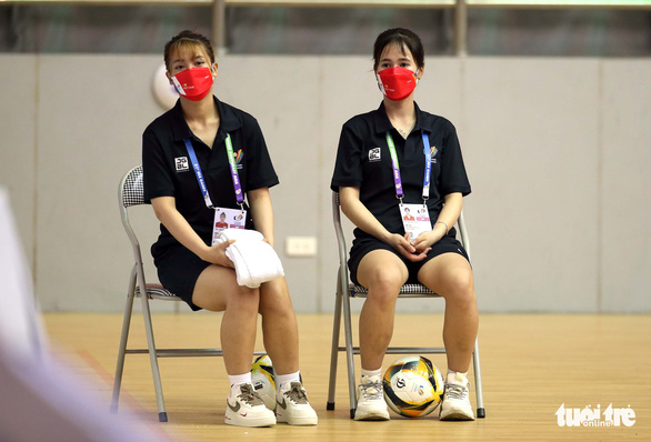 Môn futsal tươi tắn hơn với các cầu thủ nữ Phong Phú Hà Nam - Ảnh 1.
