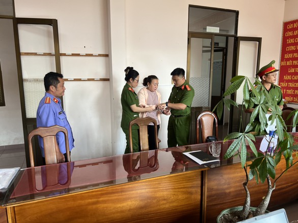 Bắt tạm giam bị can lừa đảo hơn 50 tỉ đồng ở Bình Thuận - Ảnh 1. Bắt tạm giam bị can lừa đảo hơn 50 tỉ đồng ở Bình Thuận - Ảnh 1.