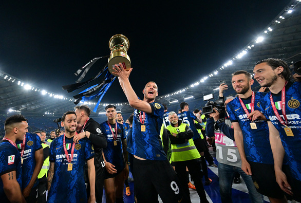 Bóng đá châu Âu: De Bruyne ghi 4 bàn giúp Man City đại thắng, Inter vô địch Cúp quốc gia Ý - Ảnh 2.