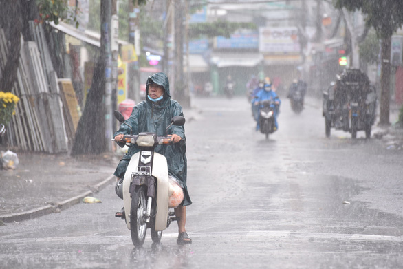 Tin sáng 13-5: Mức đóng BHYT hộ gia đình sẽ tăng; CĐV không được ném giấy vệ sinh trận gặp Myanmar - Ảnh 3.